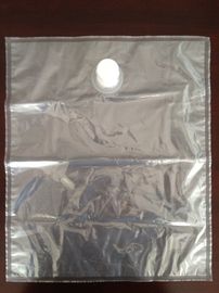 Τσάντα των ετερόφθαλμων γάδων στην υγρή τσάντα ποτών τσαντών κιβωτίων στη σακούλα κιβωτίων με το βύσμα για το κόκκινο κρασί χυμού της Apple