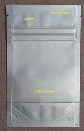 Οι ξηρές Ziplock φύλλων αλουμινίου φρούτων τσάντες στέκονται επάνω τις σακούλες με το διαφανές παράθυρο